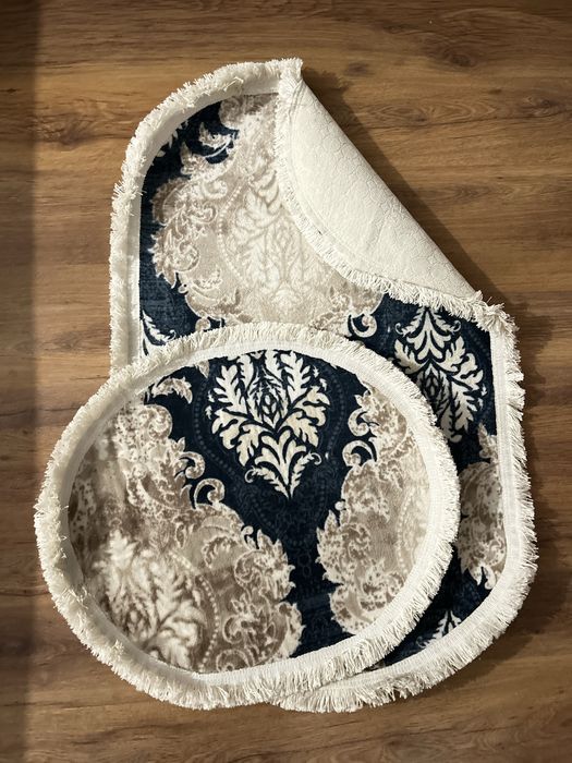 Продаю ковры белые