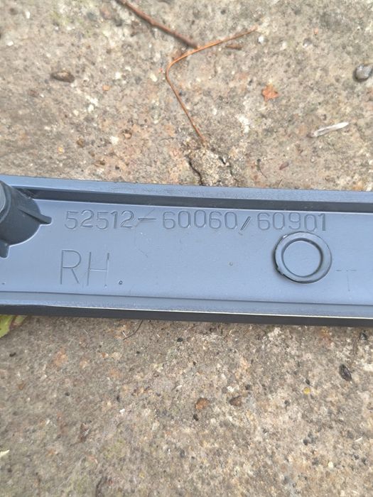 Очки и сабля на Лексус.