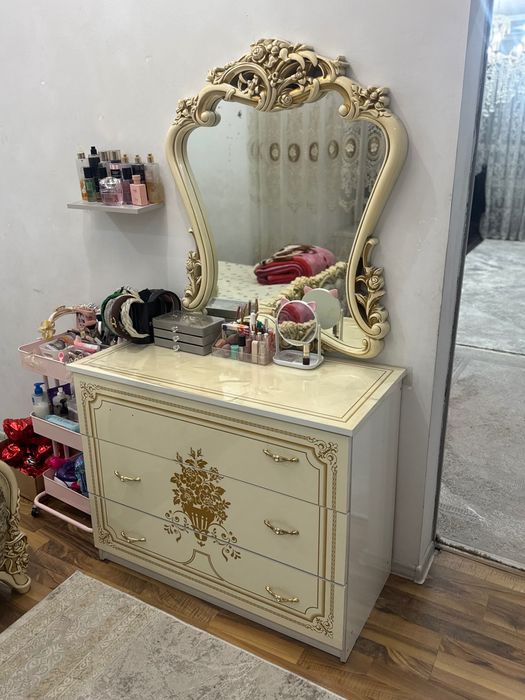 Продам камод Зеркалом б/у 60000   Алматы