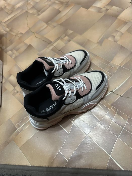 Продам кроссовки