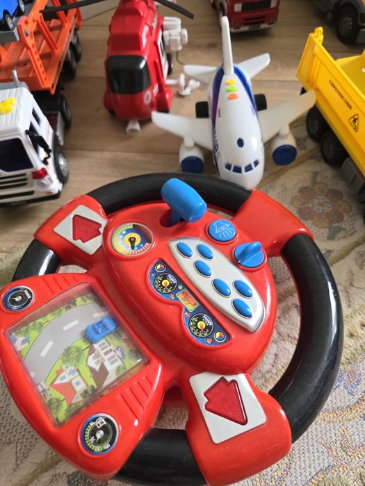 Игрушки машинки в хорошем состоянии