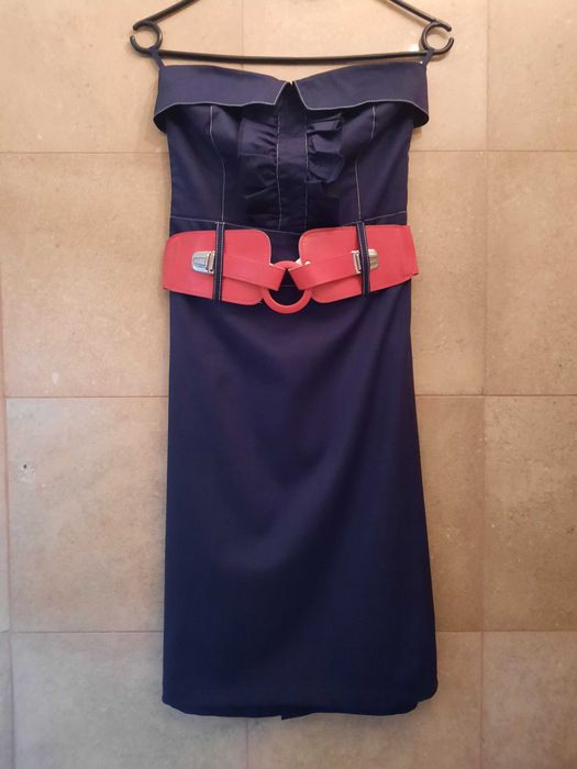 Рокля с широк колан