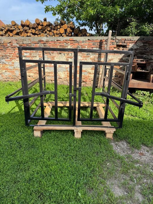 Vând boxe de muls oi