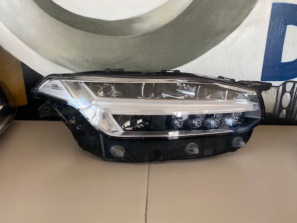 Far dreapta MID LED RHD VOLVO XC90 2019+ 32228305
