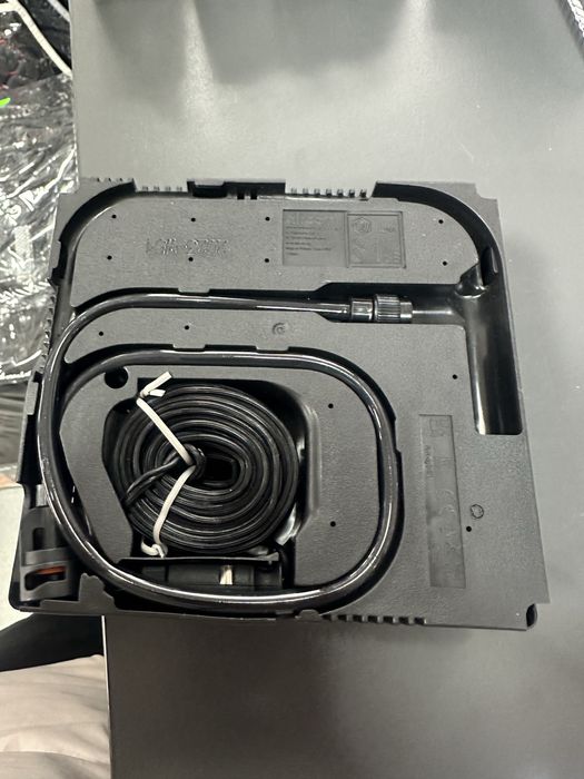 Оригинален компресор за гуми + лепило