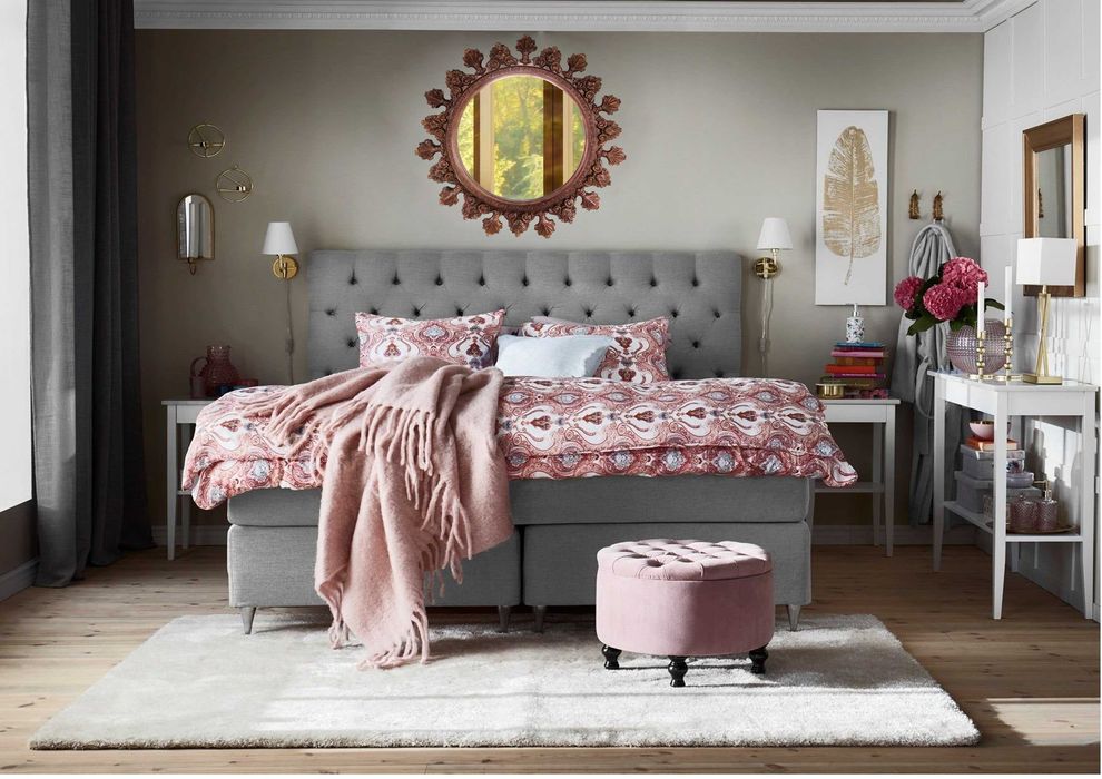 Кръгло, голямо, дизайнерско ръчно изработено огледало за стена.