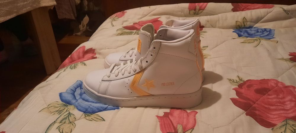 Дамски спортни обувки тип кецове Converse
