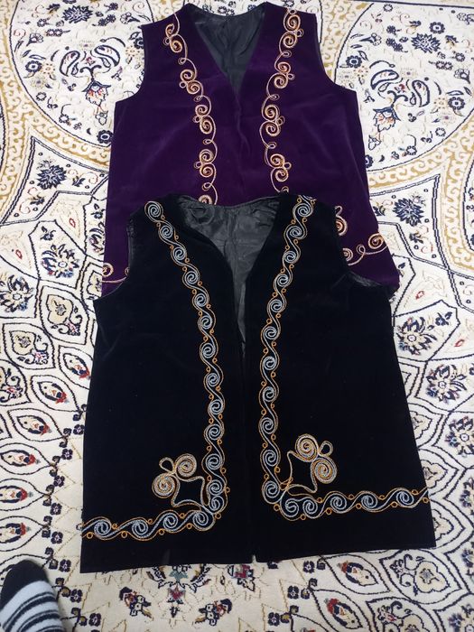 Жилетки новые.3000т