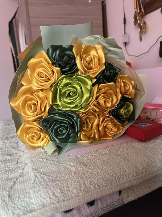 Buchete satin diferite modele realizate pe comada