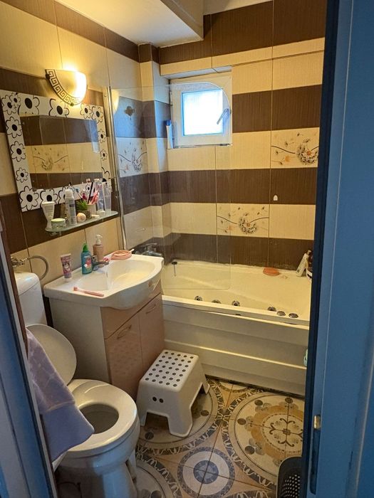 Vand apartament cu 3 camere