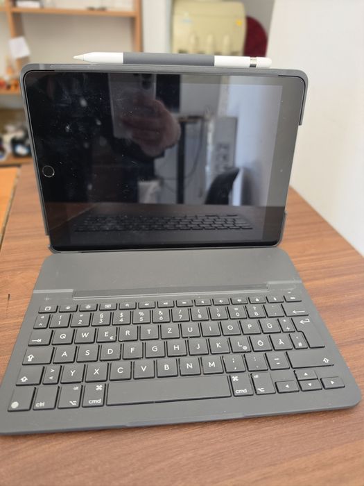IPad 9 (Gen) 64GB + клаветура
