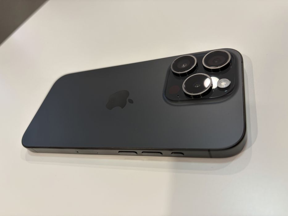 iPhone 15 Pro Black Titanium 256, în garanție