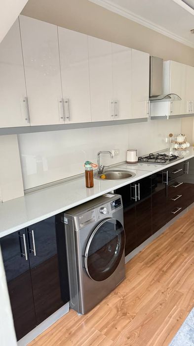 Продаю свой почти новый кухонный гарнитур островоком