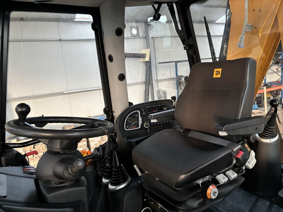 Buldoexcavator JCB 3cx  2018 /250 ore ! 110 CP / accept variante