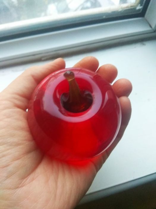 Яблоко, сувенир, стекло.Канада.