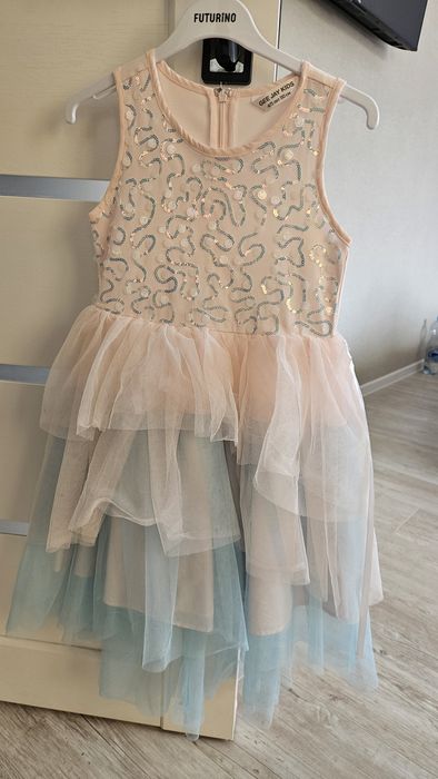 Платье на девочку 4-6 лет