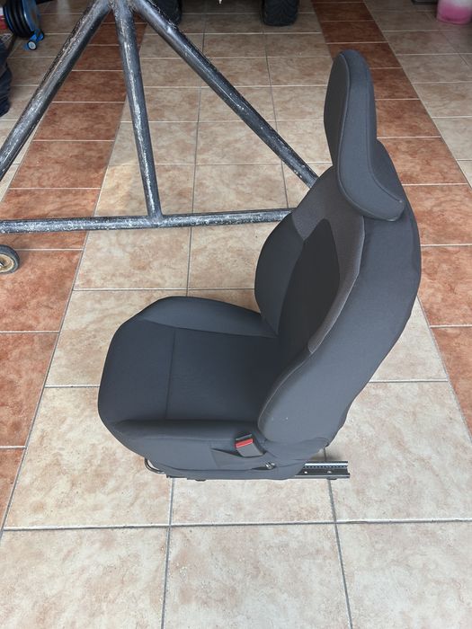 Scaun logan 3 dreapta