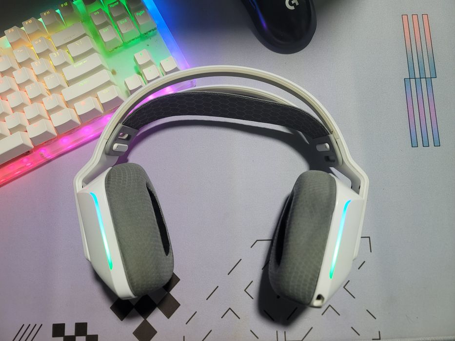 Logitech Mishka Naushnik, Klaviatura