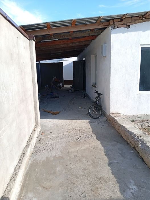 Уй сотилади Таваксай РТС Бустонлик район. 3 сотик 4 та хона 32500$