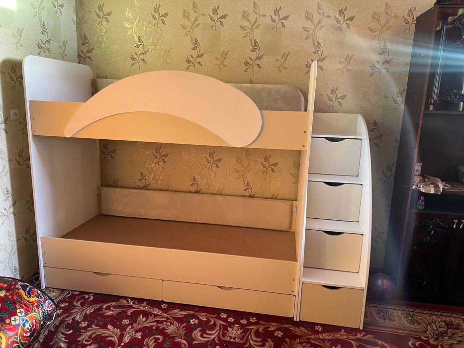 Bolalar 2 etaj krovati