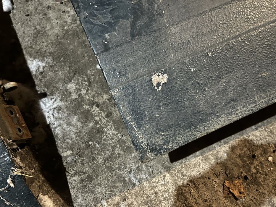 Продам правые двери ваз 2107-05