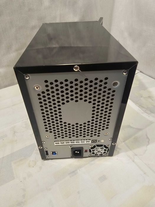 Statie RAID cu 5 bay-uri + stocare de 20 TB (5x4)