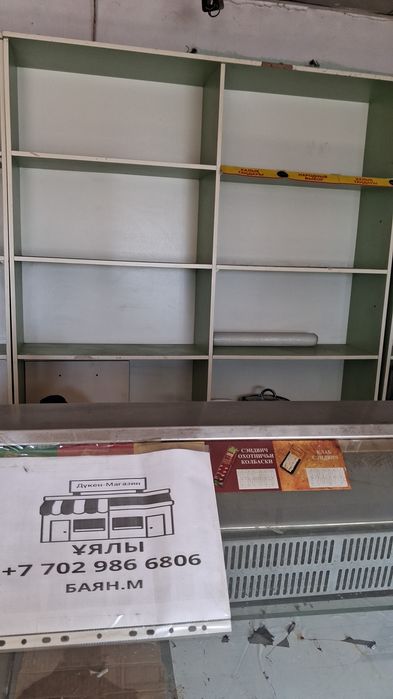 Шкаф витрина в магазин