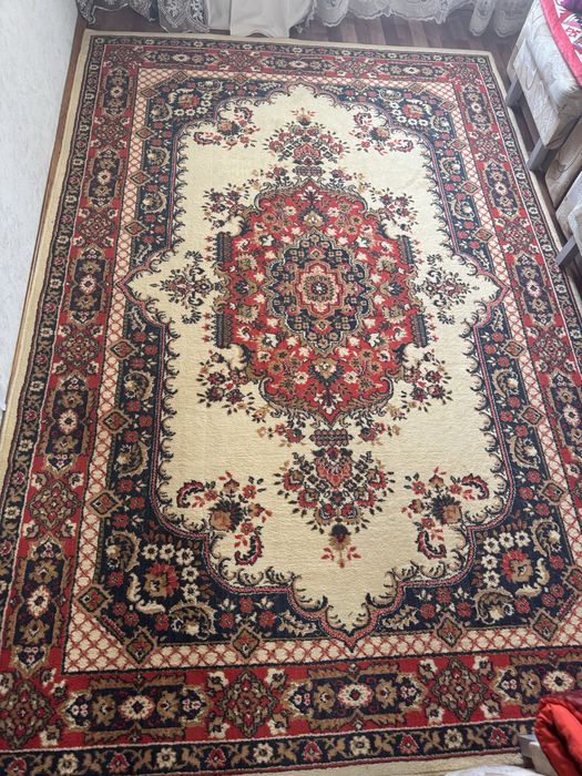 Продам красный Алматинский ковер размер 2х3