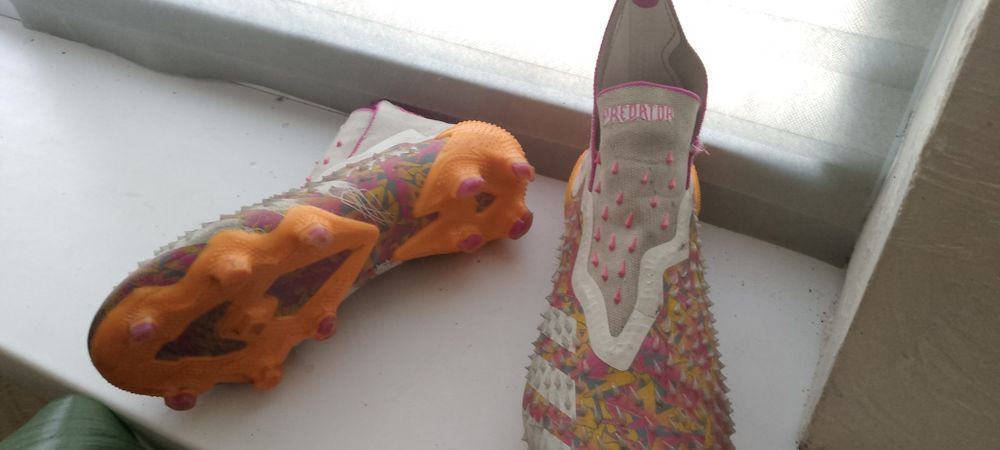 Продам бутсы Адидас предатор