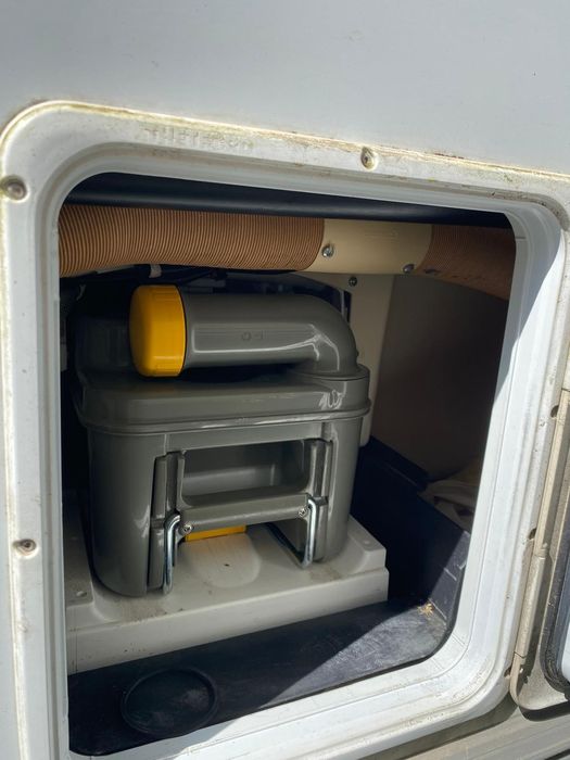 Продавам Каравана