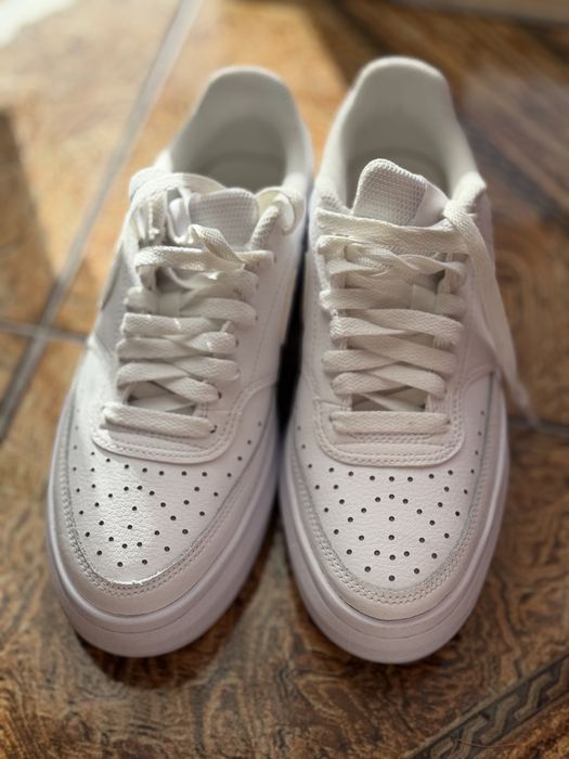 Adidasi nike femei (noi)