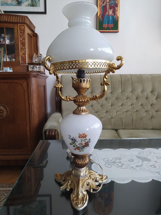 Антикварна настолна лампа