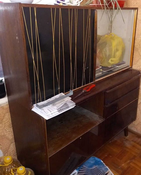 Продам шкафы-серванты из комплекта жилой комнаты, Чехия, 1975 г.
