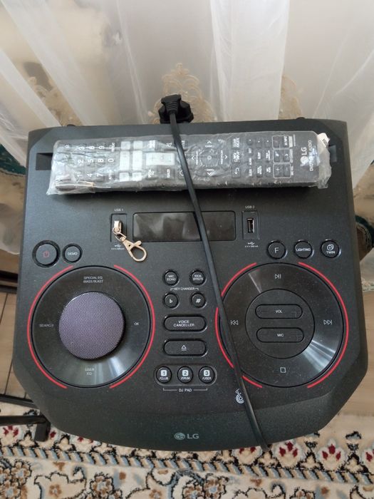 Бумбокс LG мощный переносной!
