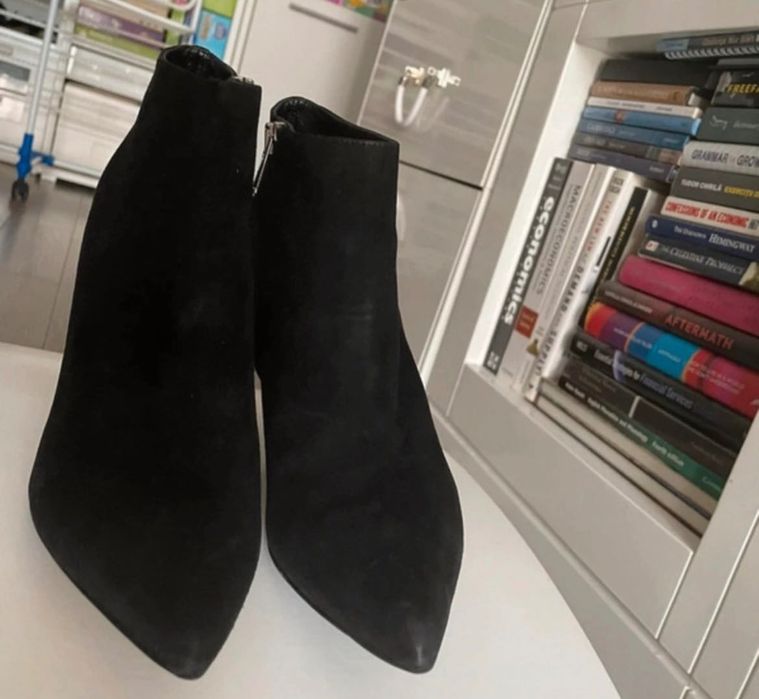 Botine rafinate Burberry