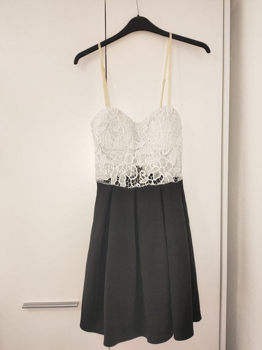 Vând rochie 15 de lei