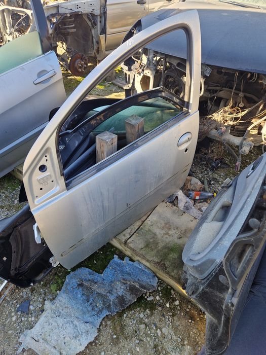 Usa fata stanga Peugeot 107 an 2010