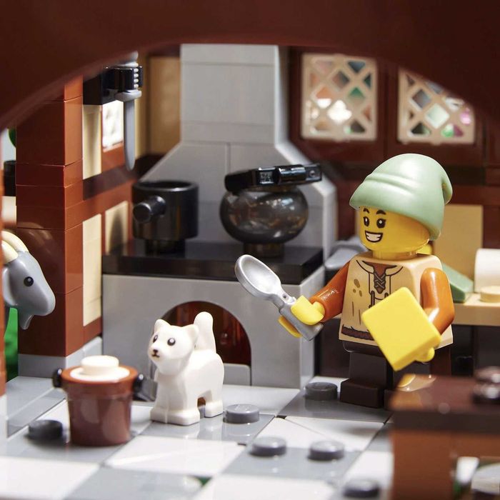 НОВО Lego Icons 10332 - Средновековен градски площад