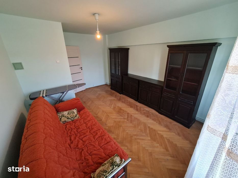 Inchiriez ap. 2 camere Decomandat Pe Bulevard Centrala,Clima.