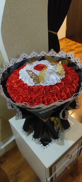 Букет 101 Роза из атласной ленты