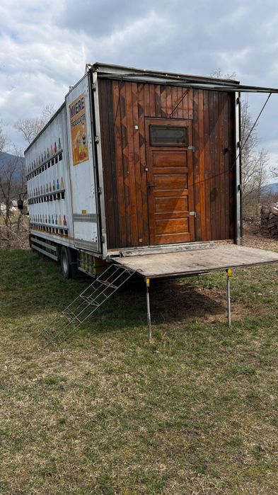 Camion apicol complet echipat