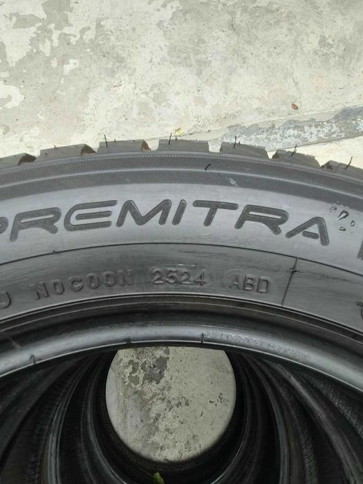 215/60R17 Maxxis