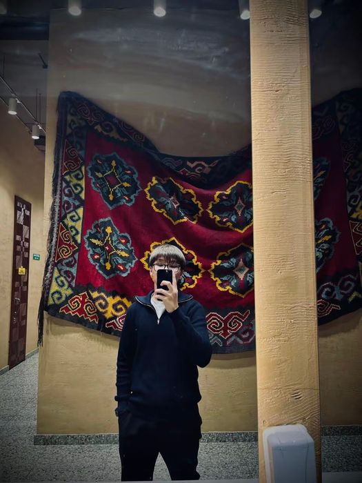 Полузамок томи и свитшот только черный