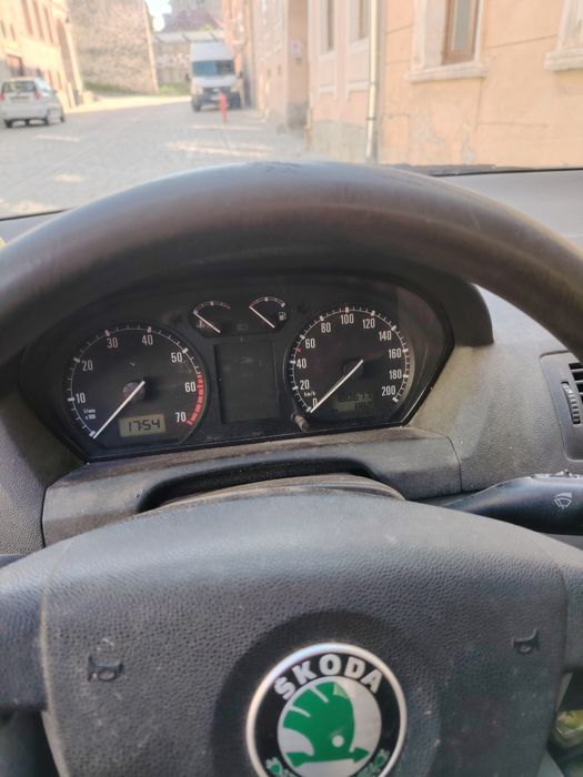 Vând Skoda Fabia . 1.4 benzină.