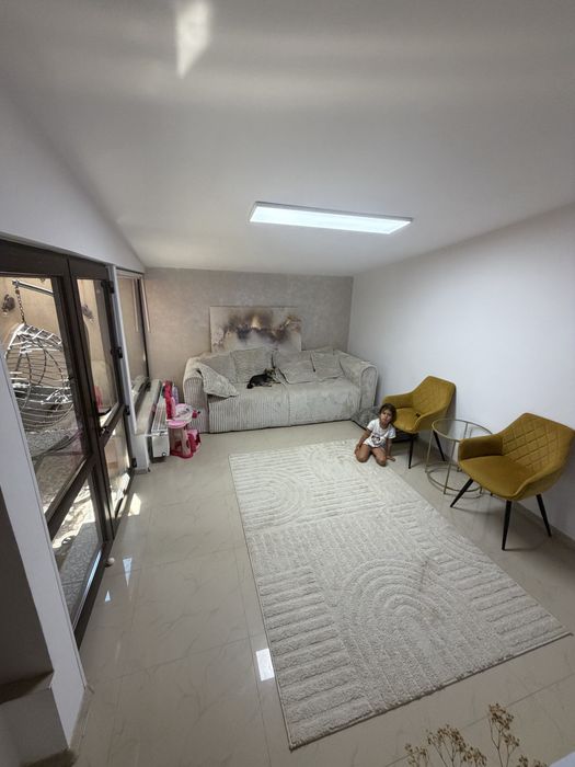 Vand apartament cu curte bragadiru