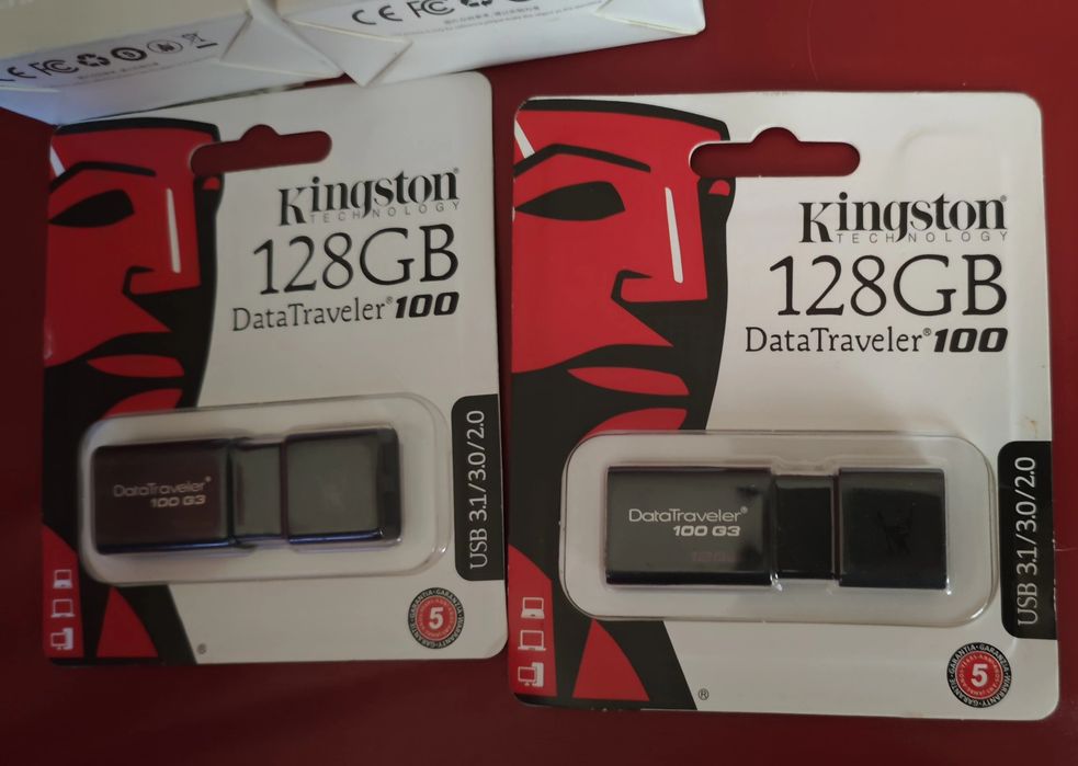 Зарядно за кола и USB flash card 128 gb Kingston