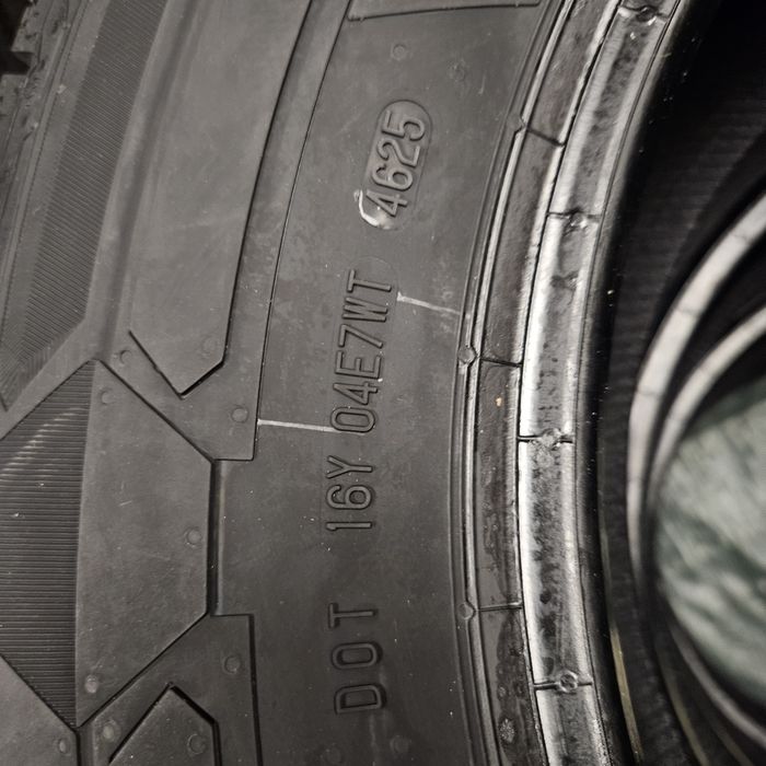 4 Нови зимни бусови гуми 235/65R16C Continental VaWinter 121/119R 10PR