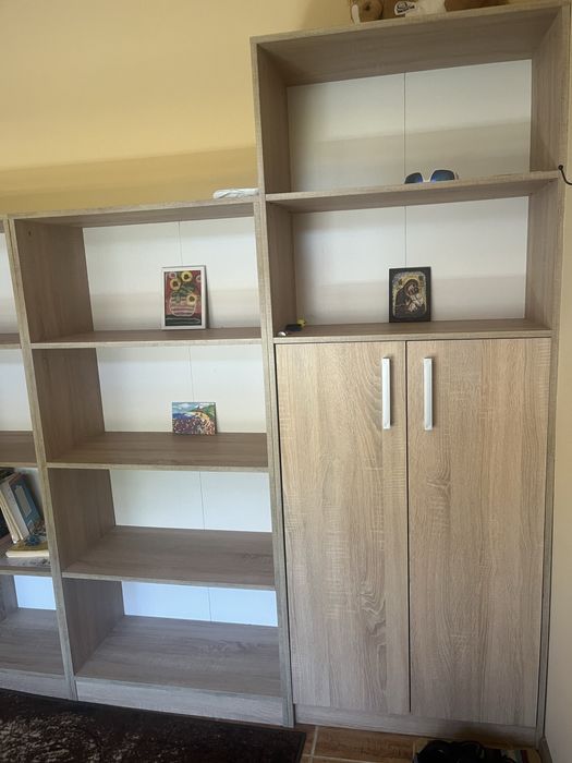 Секция с шкаф и етажерки в отлично състояние