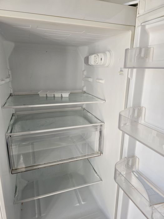 Combina frigorifica Hainer Amanet Canta