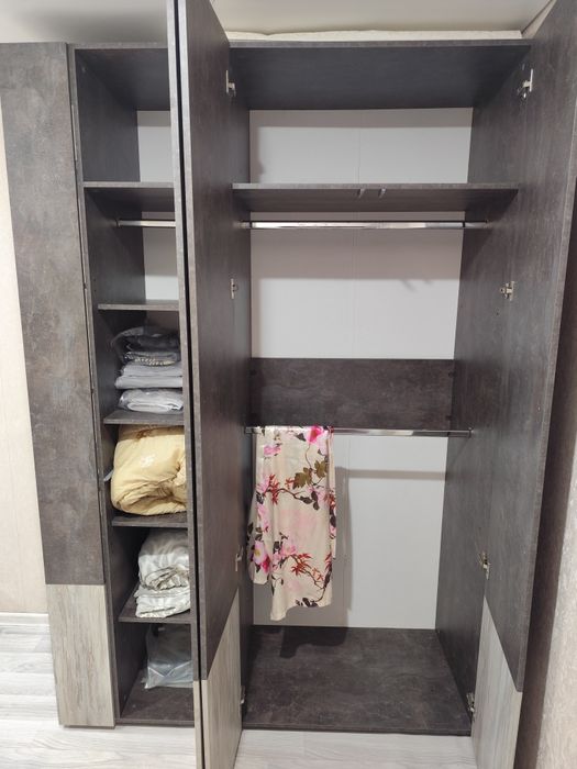 Современный шкаф